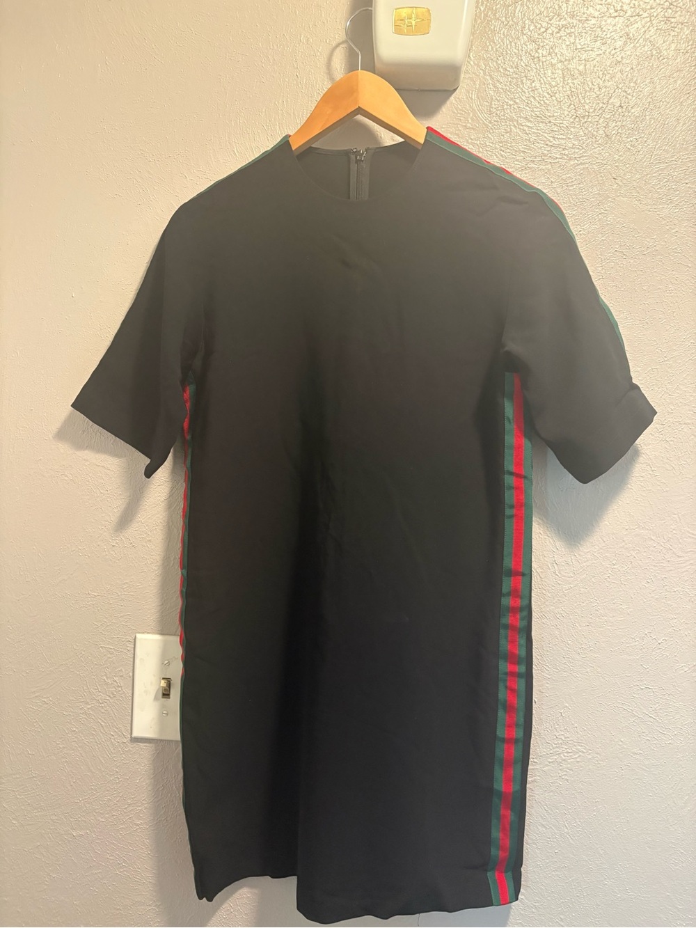 Gucci Black Short Sleeves dress with Red and Green Shoulder Stripes - Picture 2 of 7